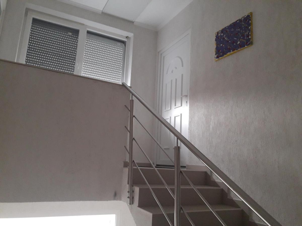 Mira Apartman เดเบรตเซน ภายนอก รูปภาพ